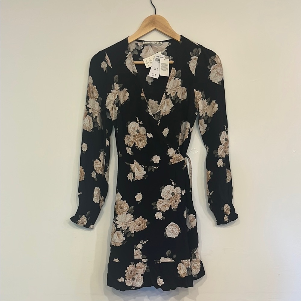 Abercrombie & Fitch tie floral cross over dress
